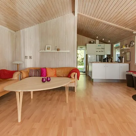 Three-bedroom Holiday In * Hals
