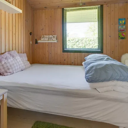 Three-bedroom Holiday In * Hals