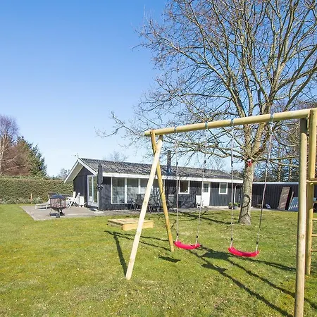 Three-bedroom Holiday In * Hals